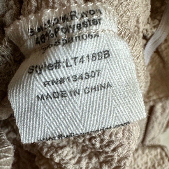 LINE AND DOT Cropped Top. Ruffles and Ruching with long sleeves. - Picture 8 of 11